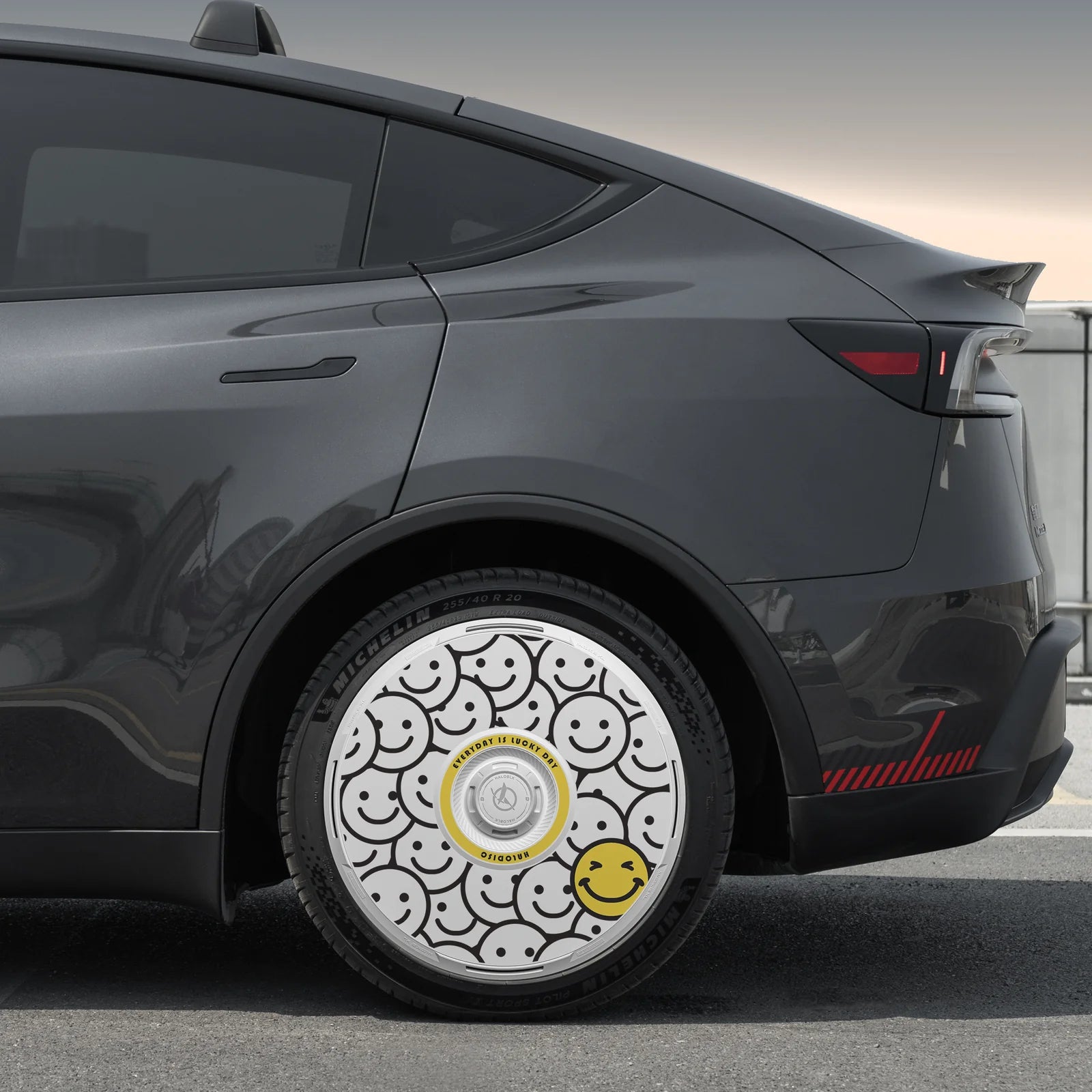 HALODISC 2 - Lucky Day | Wheel Covers for Tesla