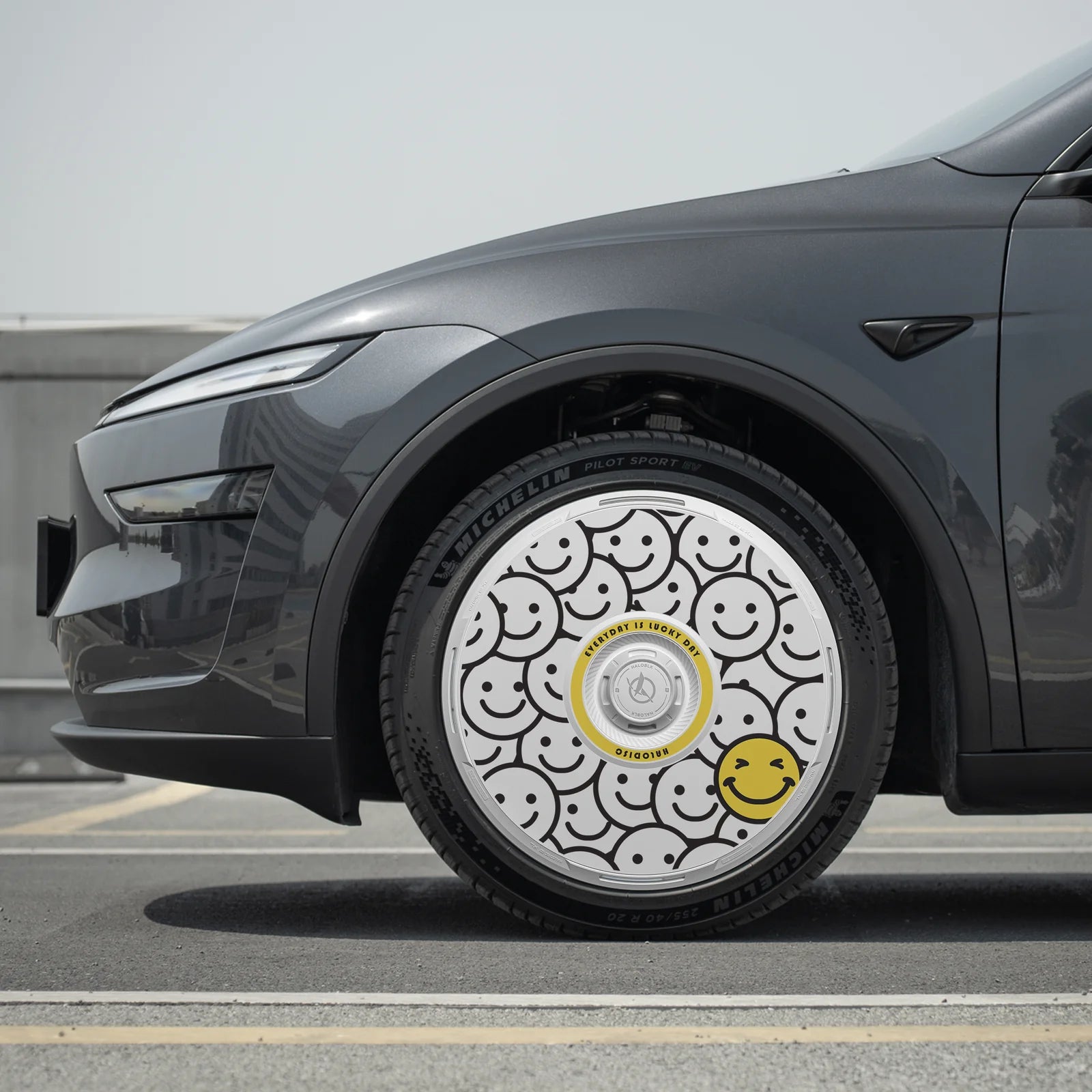HALODISC 2 - Lucky Day | Wheel Covers for Tesla