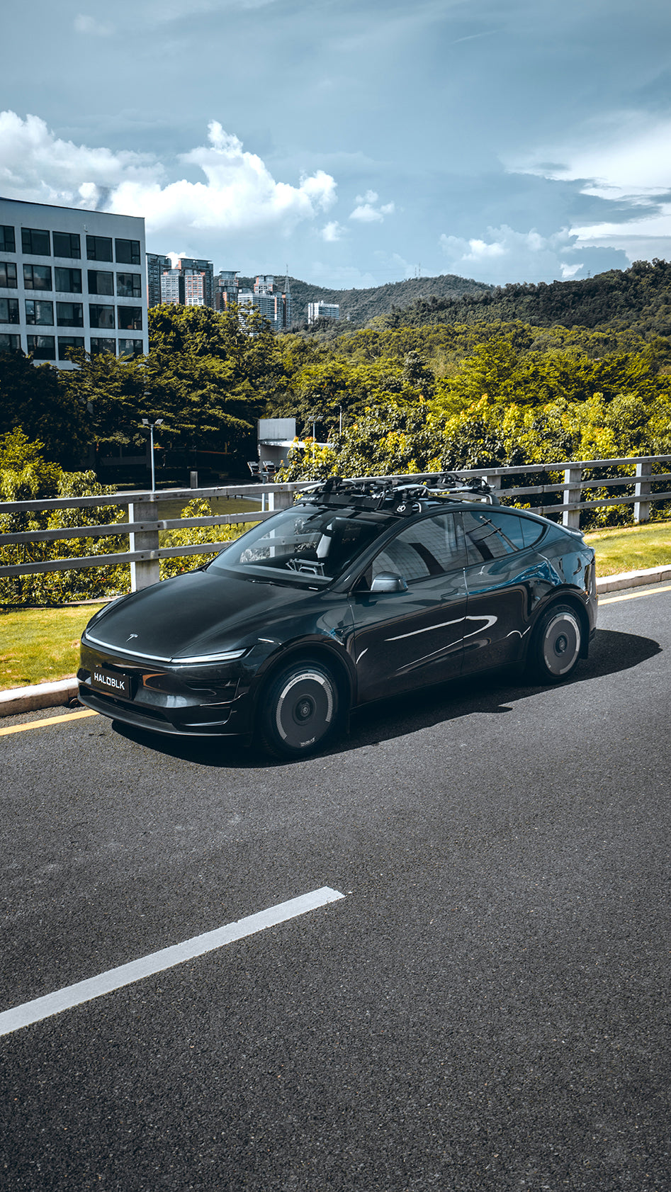 HALODISC 2 - SILVER TRACK Black | Wheel Covers for Tesla