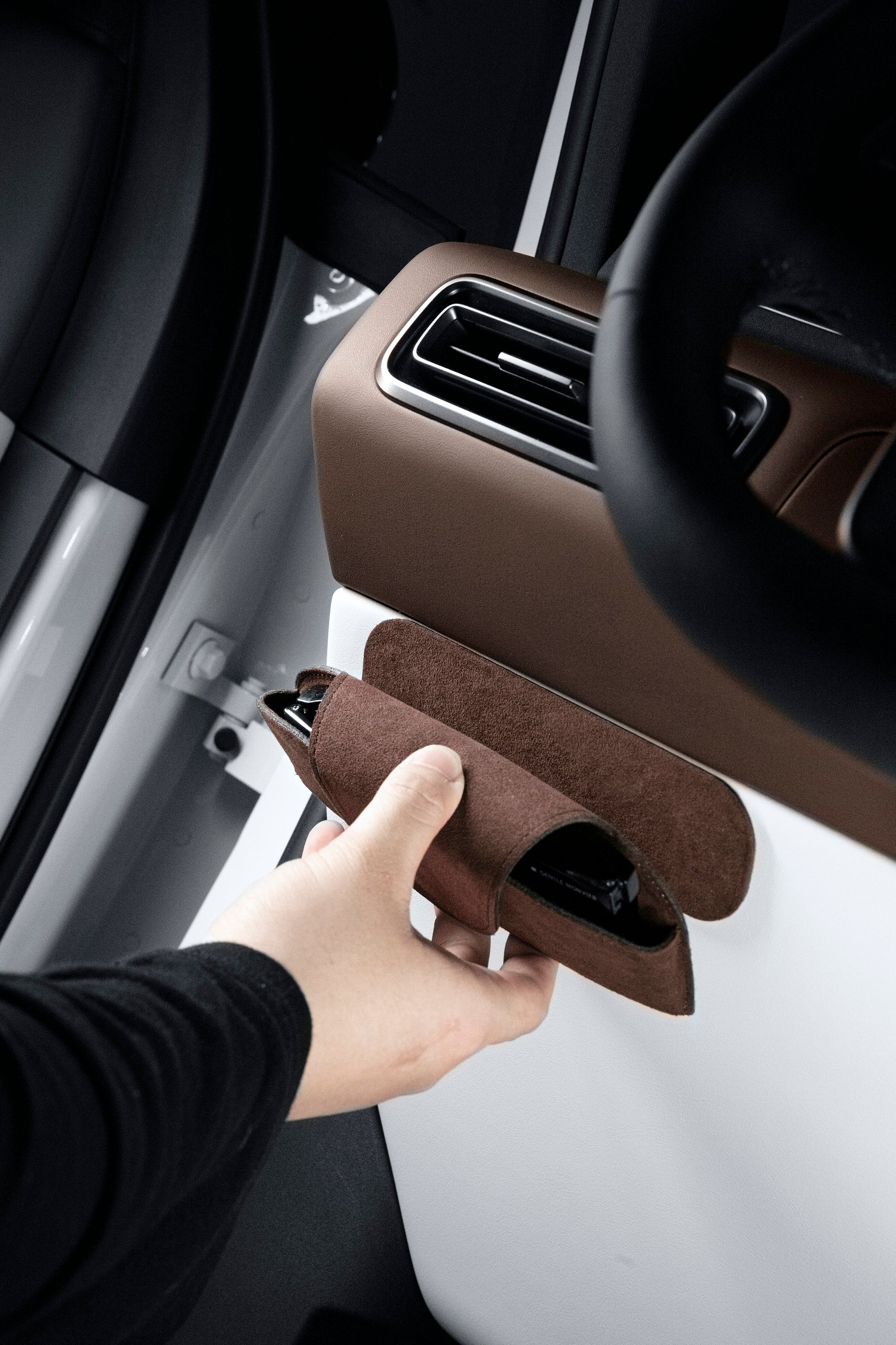 Alcantara® Glasses Case: The Universal Premium Edition