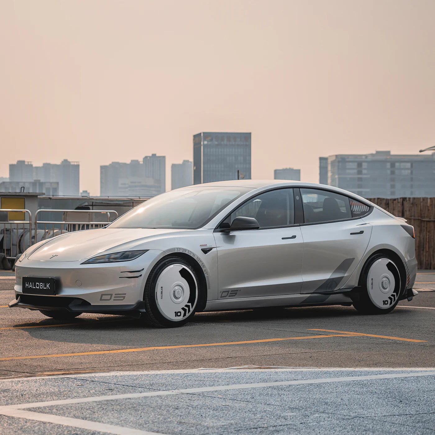 HALODISC 2 - ARROW White | Wheel Covers for Tesla