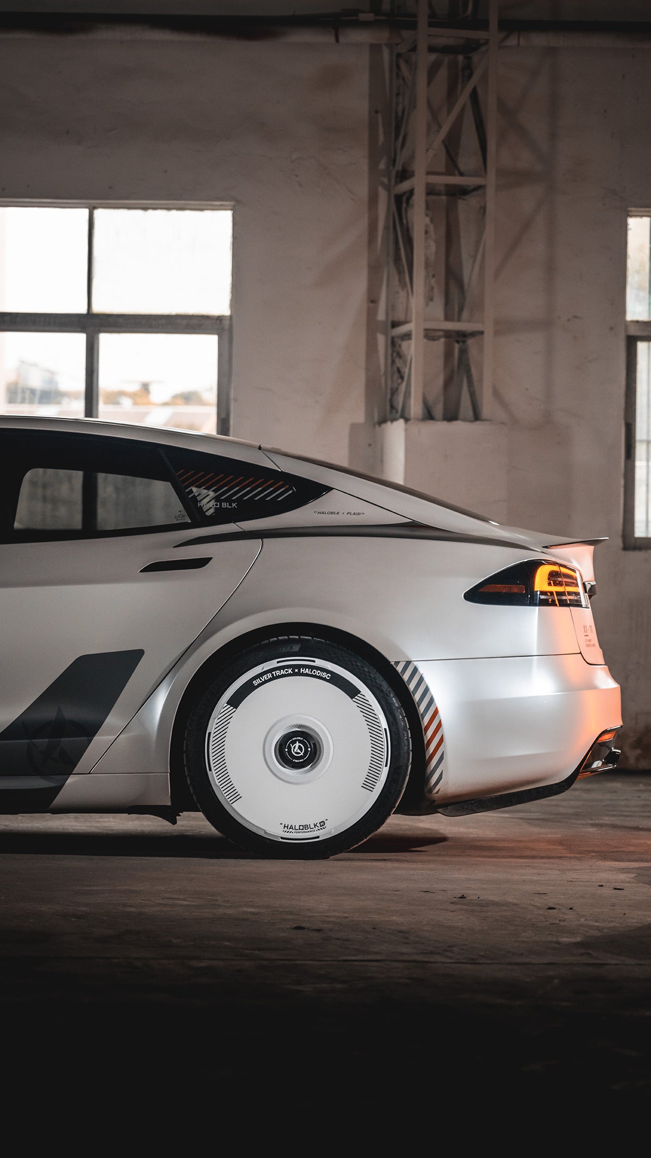 HALODISC 2 - SILVER TRACK White | Wheel Covers for Tesla